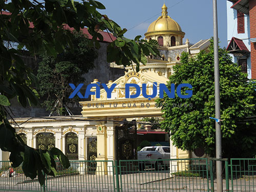 Dinh thự của một đại gia khoáng sản có tên Vương tại phường Tân Lập (thành phố Thái Nguyên) lại khiến nhiều người trầm trồ bởi thiết kế theo kiểu lâu đài, và lời đồn được giát vàng 9999 lan truyền. Tiếc rằng do địa thế chật hẹp, khuất tầm nhìn nên lâu đài thiếu sự trang trọng cần thiết.