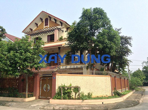 Không có khuôn viên hoành tráng, nhưng ngôi nhà của Chánh án Tòa án nhân dân TP Thái Nguyên nằm trong khu đô thị thuộc phường Túc Duyên có những nét riêng mà bất cứ ai đi qua cũng phải ngước nhìn bởi sự tinh tế trong thiết kế.