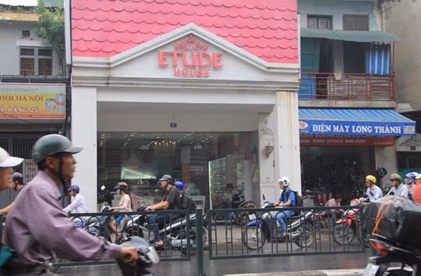 Mặt tiền phía trước của ngôi nhà số 27 Tôn Đức Thắng (Hà Nội).