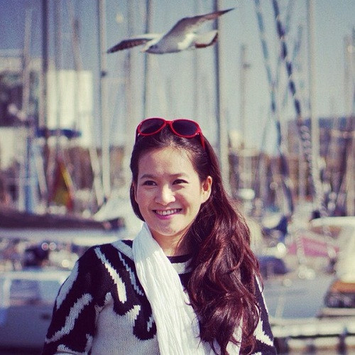 Anh Thơ lớn hơn Bình Minh 4 tuổi, nhưng lại được mọi người quý mến bởi sự giỏi giang và vốn hiểu biết rộng. Chị là một doanh nhân thành đạt, hiện là giám đốc marketing của một khách sạn lớn ở Sài Gòn.