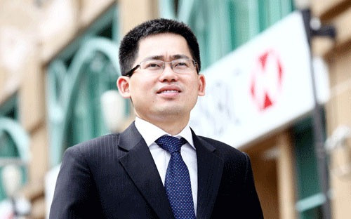 Ông Phạm Hồng Hải sinh năm 1974, có bằng cử nhân quản trị kinh doanh tại Trường Đại học Kinh tế Tp.HCM và chứng chỉ chuyên ngành dịch vụ tài chính của Học viện Dịch vụ Tài chính tại Vương quốc Anh.