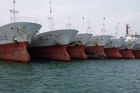 Chồng đại gia Diệu Hiền vay tiền mua tàu, sắm máy bay.