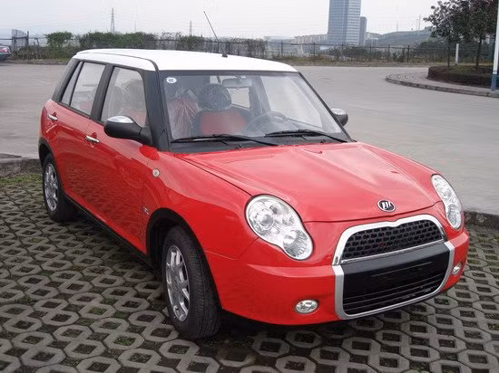 Mẫu Xe Lifan 320 từng gây sốt tại Bắc Kinh và Thượng Hải bởi đường nét thiết kế và đặc biệt là giá bán rất “mềm”. Lifan 320 có kiểu dáng thiết kế gần giống với Mini Cooper. Tại Việt Nam mẫu xe này được nhập khẩu nguyên chiếc từ Lifan Trùng Khánh (Trung Quốc), giá bán khoảng 260 triệu đồng.