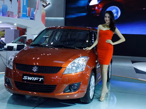 Xuất hiện tại triển lãm ô tô Việt Nam 2013, dòng xe Suzuki Swift có thiết kế khá cá tính nhưng được định giá thuộc dạng cao so với các đối thủ cùng phân khúc. Mức giá của nó đang là 599 triệu đồng.