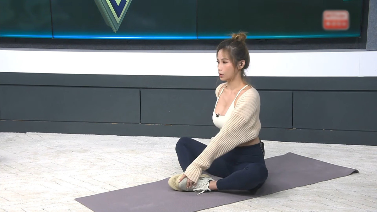 Trong tập phát sóng mới nhất của chương trình thể thao "RTHK Sports 123" có tên "National Sports 3.3" của Đài truyền hình Hong Kong (Trung Quốc) gây chú ý khi có sự xuất hiện của huấn luyện viên yoga nổi tiếng Guo Yaqi (Niki).