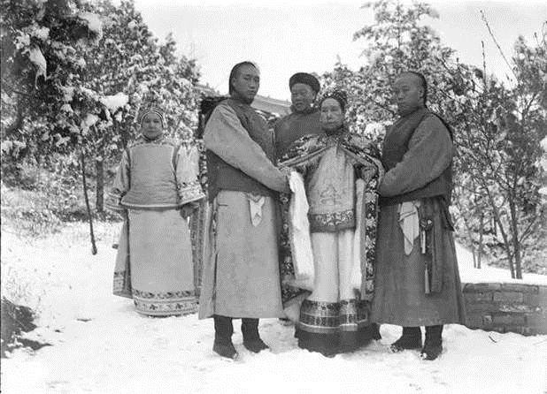 Nhìn yêu sách của Từ Hi Thái hậu khi đi tàu hoả: Chẳng trách nhà Thanh sụp đổ - Hình 3 Nhin yeu sach cua Tu Hi Thai hau khi di tau hoa: Chang trach nha Thanh sup do-Hinh-3