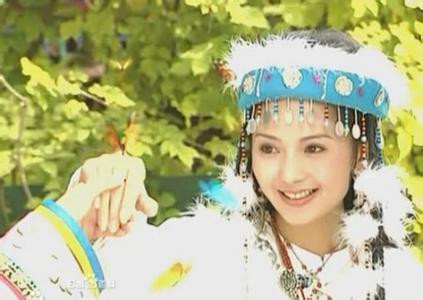 Vào ngày 5/6/1768, tức năm thứ 33 Càn Long, hoàng thượng phụng ý chỉ của hoàng thái hậu tấn phong cho nàng thành Dung phi, Càn Long năm thứ 36 Dung phi tùy giá tuần thú phương Đông, bái yết Khổng miếu, lên Đông Nhạc Thái Sơn. Càn Long năm thứ 43(1778), Dung phi cùng với 5 vị phi tần khác lại tiếp tục được tùy giá chiêm ngưỡng Thịnh Kinh.