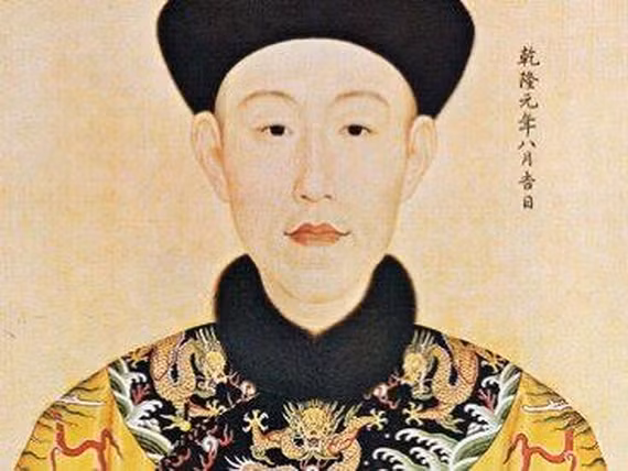 Nhưng thịnh mãi cũng phải đến lúc suy, vận may rồi cũng hết. Gia đình Hòa Thân liên tiếp gặp tai ương bất hạnh. Tháng 7 nguyên niên Gia Khánh, con trai thứ vốn được Hòa Thân quý như vàng như ngọc mới được 2 tuổi thì qua đời, 1 tháng sau người em trai thân thiết Hòa Lâm chết vì bệnh dịch ở quân doanh Quế Châu, đây là cú đánh mạnh vào Hòa Thân vì hắn đã mất đi một cánh tay đắc lực. Năm tiếp theo, Hòa Thân lại đau đớn mất đi đứa cháu đích tôn duy nhất. Đến tháng 2 năm thứ 2 Gia Khánh, người vợ tào khang Phùng thị cũng bỏ đi. Tuy thê thiếp và người đẹp của Hòa Thân nhiều như mây khói, nhưng đối với Phùng thị nghĩa trọng tình thâm, vô cùng quan trọng với hắn. Có thể nói trong vòng 3 năm liên tiếp Hòa Thân đã mất đi 4 người thân yêu và báo hiệu cái chết của mình có lẽ sẽ không còn xa.