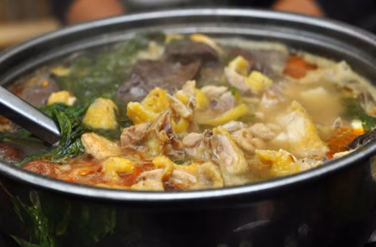 Thực phẩm phải được nhúng chín. Đặc biệt là các loại thịt, hải sản, nội tạng động vật phải được nhúng chín hẳn mới ăn. Tùy theo các loại thực phẩm khác nhau mà thời gian nấu chín cũng khác: Các loại thịt ít nhất từ 10 phút trở lên, hải sản 15 phút, nội tạng 5 phút, rau xanh từ 1-2 phút tùy loại.