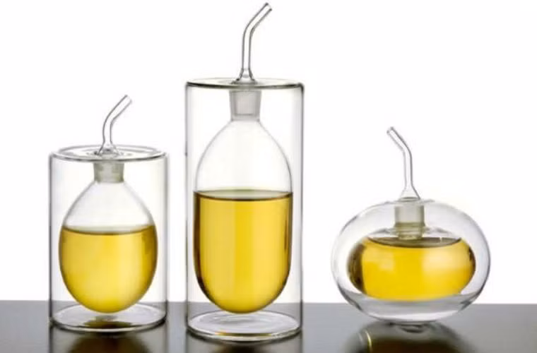 Điều trị tiêu hóa: Đối người già thiếu acid trong dạ dày thì việc ăn giấm sẽ giúp hỗ trợ tiêu hóa. Hoặc những người ăn quá nhiều thịt, gây ra tình trạng tiêu hóa trì trệ, ăn chút giấm có thể cải thiện tình trạng này.