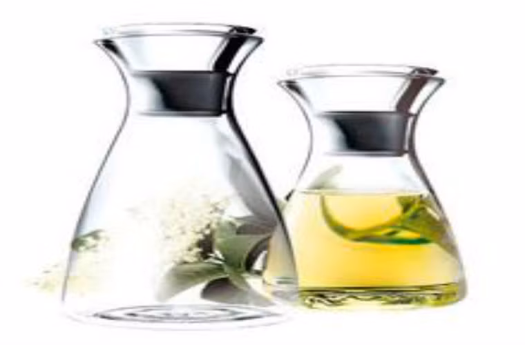 Chú ý: Nếu như sức khỏe không tốt hoặc bác sĩ chống chỉ định, thì ba bữa ăn trong ngày nên ăn với một chút giấm, duy trì thường xuyên như thế sẽ có tác dụng tốt với sức khỏe. Không được trực tiếp uống giấm sẽ làm tổn thương niêm mạc dạ dày. Trẻ em thành ruột còn mỏng không nên ăn giấm sẽ gây tổn hại sức khỏe. Những bệnh nhân loét dạ dày, loét tá tràng cũng không nên ăn giấm.