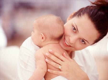 Sữa mẹ là thực phẩm hoàn hảo nhất của tự nhiên, cung cấp cho bé sự khởi đầu tốt nhất trong cuộc sống. Trong sữa mẹ có chứa các chất đề kháng và dưỡng chất, các chất này đáp ứng đầy đủ các nhu cầu thay đổi của bé và bảo vệ bé khỏi viêm nhiễm và bệnh tật. Để có được nguồn sữa đầy đủ về dinh dưỡng cho bé thì việc ăn uống hàng ngày của các mẹ là một trong những việc rất quan trọng. Các mẹ có thể tham khảm để tránh ăn một số món dưới đây.