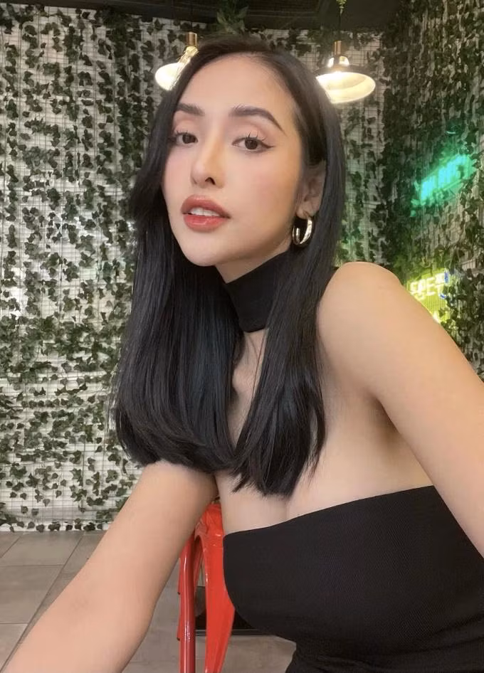 Dù đã là mẹ hai con nhưng nữ diễn viên vẫn giữ được sự trẻ trung, gợi cảm ở tuổi U40 (Ảnh: Facebook nhân vật).