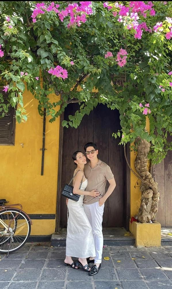 ai Hồ còn có mối quan hệ thân thiết với gia đình chồng. Nữ diễn viên từng tiết lộ phía nhà chồng rất khuôn mẫu, nề nếp. Nữ diễn viên cảm nhận được sự ấm cúng, tình cảm mà các thành viên trong gia đình dành cho nhau (Ảnh: Facebook nhân vật).