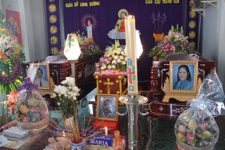 Chỉ 3 ngày sau, ngày 9/6, trên địa bàn huyện Long Điền, tỉnh Bà Rịa- Vũng Tàu, một chiếc xe tải chở hàng hải sản đông lạnh mất lái đâm vào 2 xe máy làm 6 người chết thảm. Trong đó có gia đình 2 vợ chồng và đứa con nhỏ khiến ai chứng kiến cũng bàng hoàng, thương xót