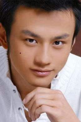 Nốt ruồi ở gò má: Nốt ruồi này rất có lợi cho sự nghiệp, thể hiện chủ nhân dễ có được địa vị xã hội cao. Họ cũng là người có chí tiến thủ, có được nhiều cơ hội trong công việc và cuộc sống, có khả năng trở thành nhân vật lãnh đạo.