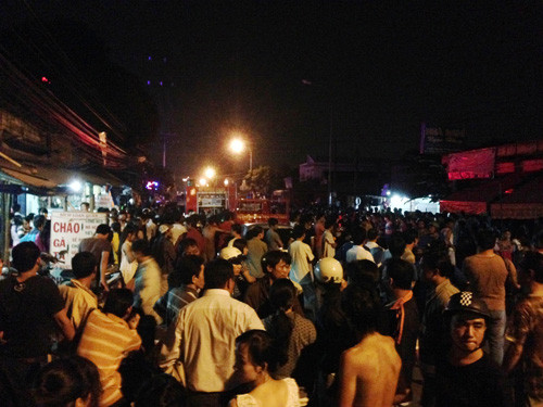 ... vây kín hiện trường, theo dõi vụ việc