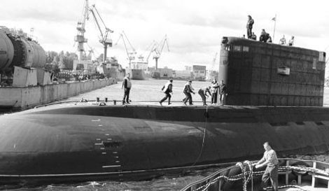 Tàu ngầm HQ-182 Hà Nội thử nghiệm tại Nga.