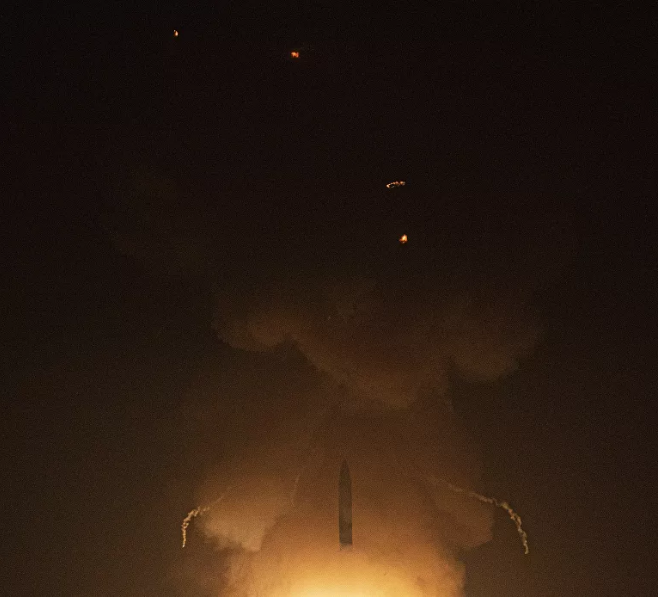 My va Trung Quoc dong loat thu ten lua giua cang thang leo thang-Hinh-2