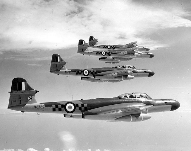 Nhờ Gloster Meteor, sức mạnh không quân của Anh tăng lên đáng kể. Loại máy bay chiến đấu mới này đã góp phần ngăn chặn thành công nhiều cuộc tấn công đường không của quân Đức, làm âm mưu không chế bầu trời nước Anh của đối phương tan vỡ.