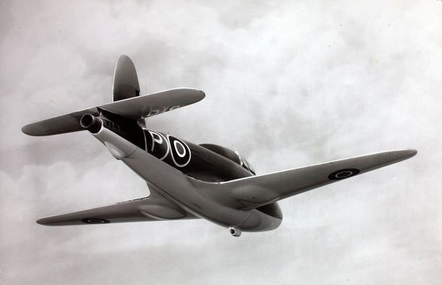 Vào ngày 15/5/1941, máy bay phản lực Gloster-Whittle E 28/39 đã bay thành công trên không phận Cranwell, Anh, mở đường cho sự ra mắt của loại máy bay chiến đầu phản lực đầu tiên và duy nhất được quân Đồng minh sử dụng trong Thế chiến II.