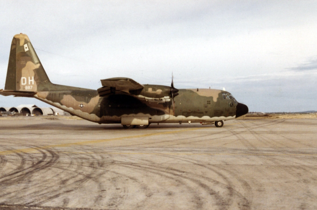 Một chiếc máy bay C-130 Hercules của quân đội Mỹ ở căn cứ Cam Ranh, miền Nam Việt Nam năm 1971. Ảnh: Don Kilgore Collection / Vietnam Center and Archive.