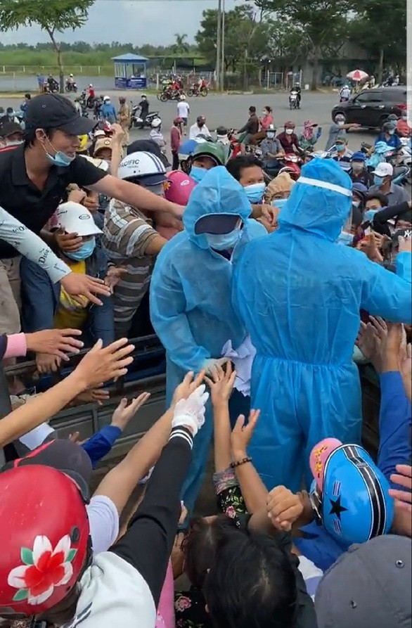 Hon loan khi xin giay phep xet nghiem Covid-19 de vao cho Binh Dien