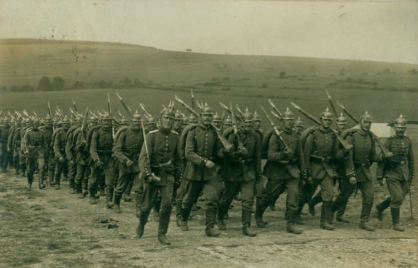 Trước đó, ngày 04/8, tập đoàn quân số 1, 2 và 3 của Đức – gồm khoảng 34 sư đoàn – đang tiến tới biên giới Đức, sẵn sàng chuyển quân sang Bỉ.