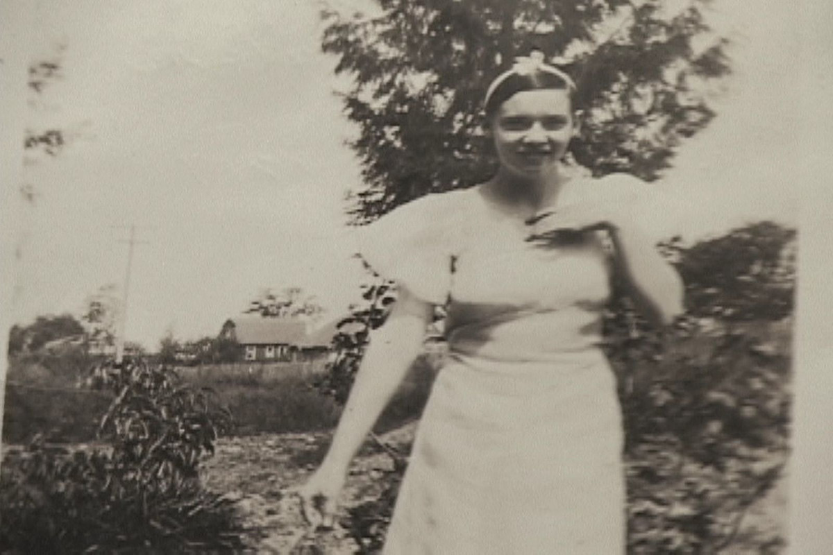 Chính phủ Mỹ đã trả 5.000 USD tiền bồi thường cho chồng của bà Mitchell và 3.000 USD cho gia đình của mỗi đứa trẻ xấu số .