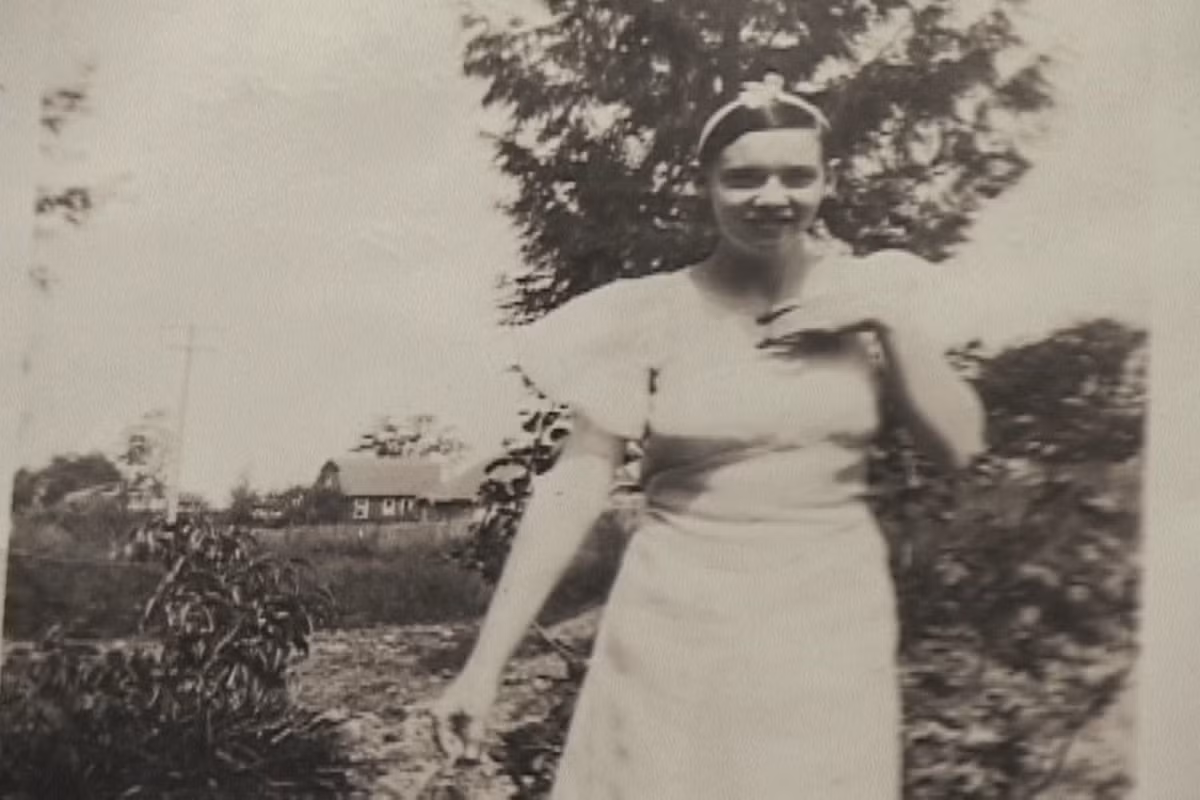 Chính phủ Mỹ đã trả 5.000 USD tiền bồi thường cho chồng của bà Mitchell và 3.000 USD cho gia đình của mỗi đứa trẻ xấu số .