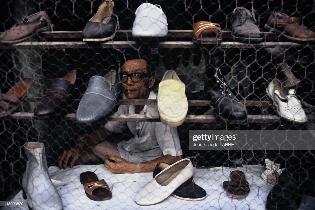 Người thợ sửa giày ở phố Hàng Da.