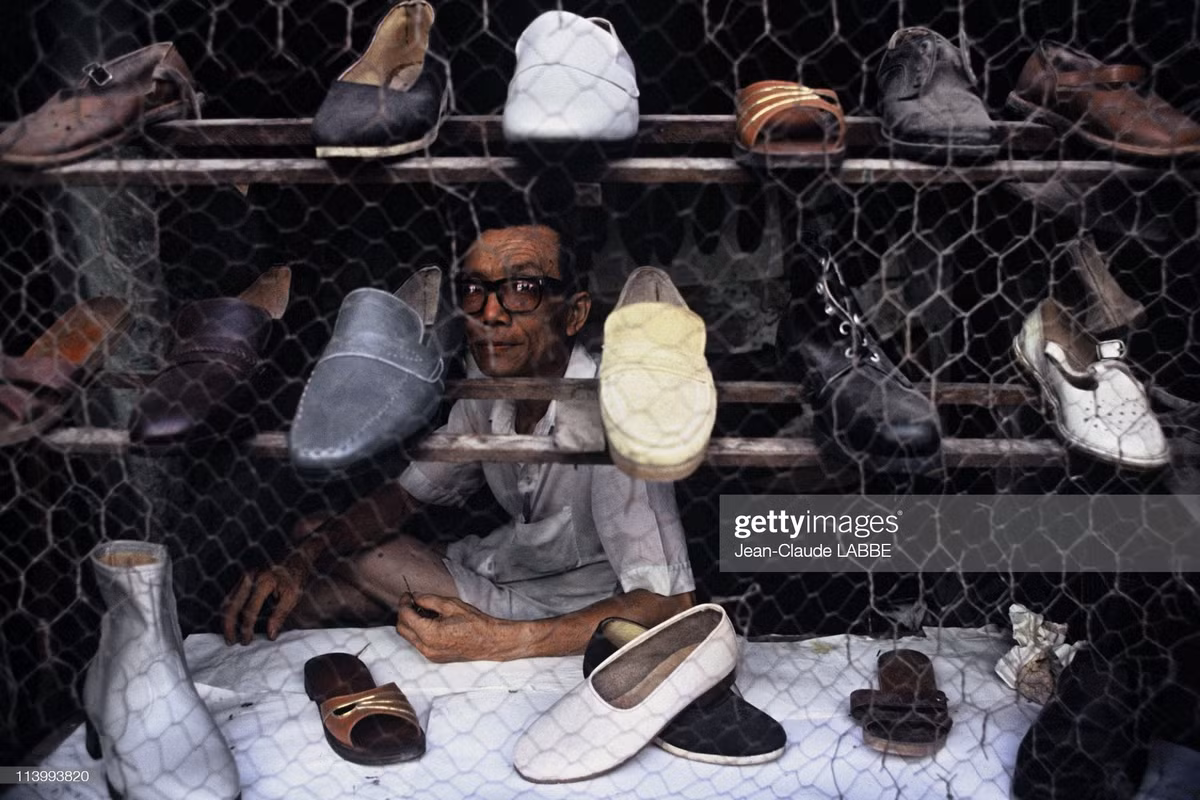 Người thợ sửa giày ở phố Hàng Da.