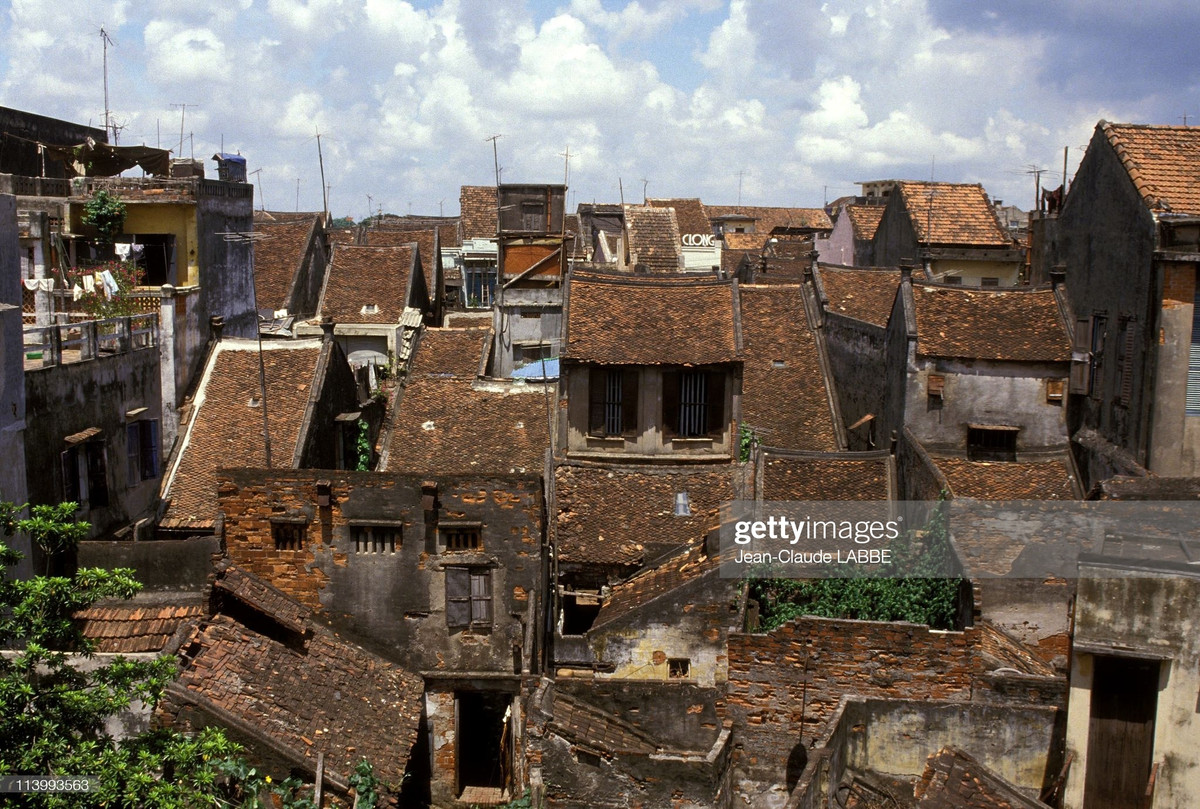 Những mái nhà cũ kỹ ở khu phố cổ Hà Nội.