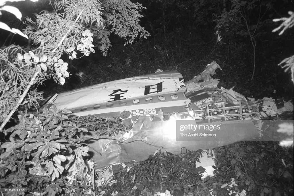 Ichikawa đã va chạm với chiếc Boeing 727. Vụ va chạm khiến cả hai máy bay lao xuống núi. Viên Trung sĩ đã nhảy dù thoát ra ngoài một cách an toàn, tuy nhiên, toàn bộ 162 hành khách trên chuyến bay 58 thiệt mạng.