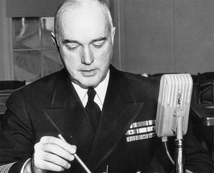 Tháng 11/1945, hạm trưởng Charles McVay đã bị đưa ra tòa quân sự vì đã không sử dụng hải trình ngoằn ngoèo có thể giúp tàu Indianapolis trốn tránh tàu ngầm của kẻ thù trong khu vực.