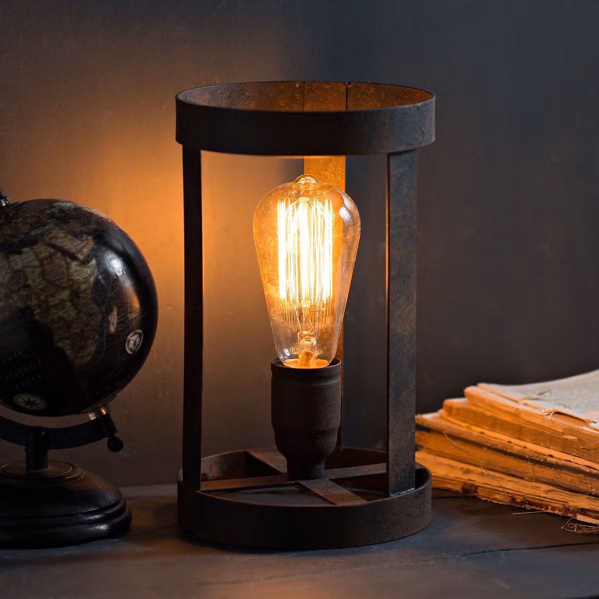 Dù vậy, sang năm 1878, Edison đã bỏ sáng chế máy quay đĩa sáng một bên để nghiên cứu về bóng đèn sợi đốt. Các nhà phát minh khác đã tiếp quản máy quay đĩa của Edison để cải tiến nó.