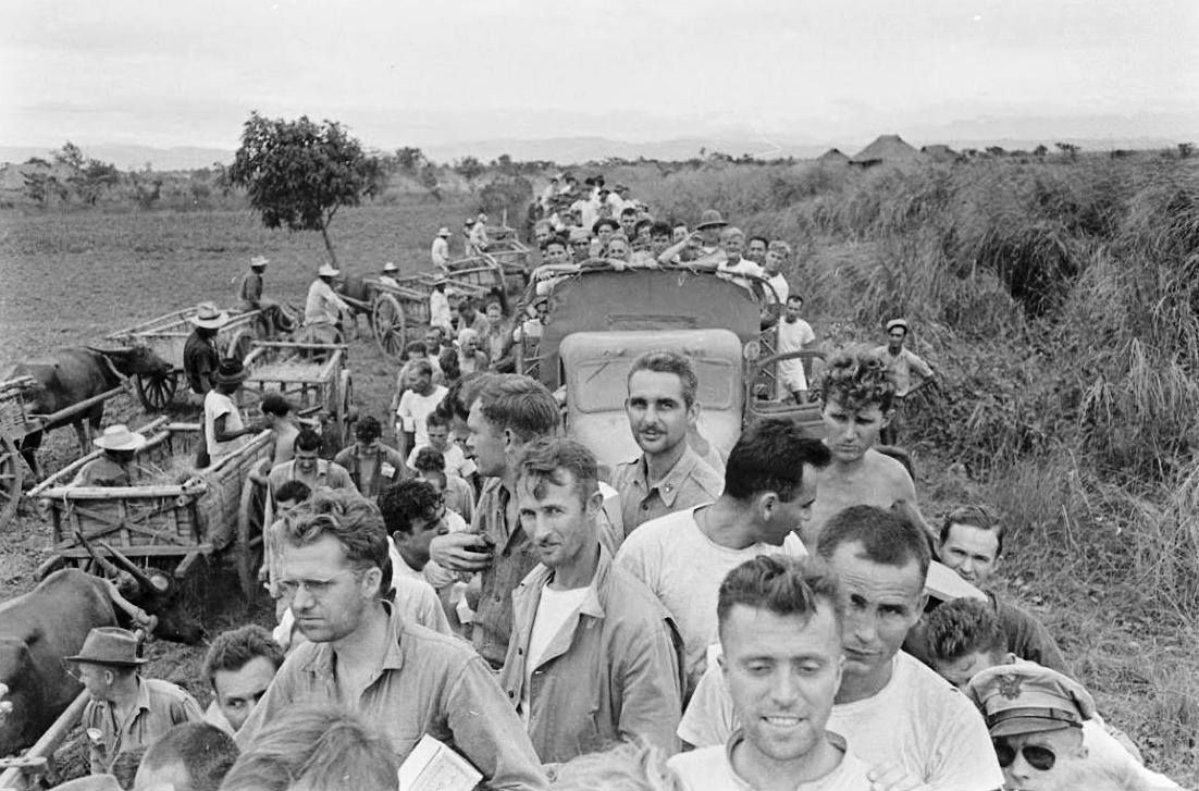 Các tù binh đã bị buộc phải đi 55 dặm từ Mariveles, phía Nam bán đảo Bataan, đến San Fernando, trong sự kiện mà sau này được gọi là “Hành trình chết chóc Bataan” (Bataan Death March).