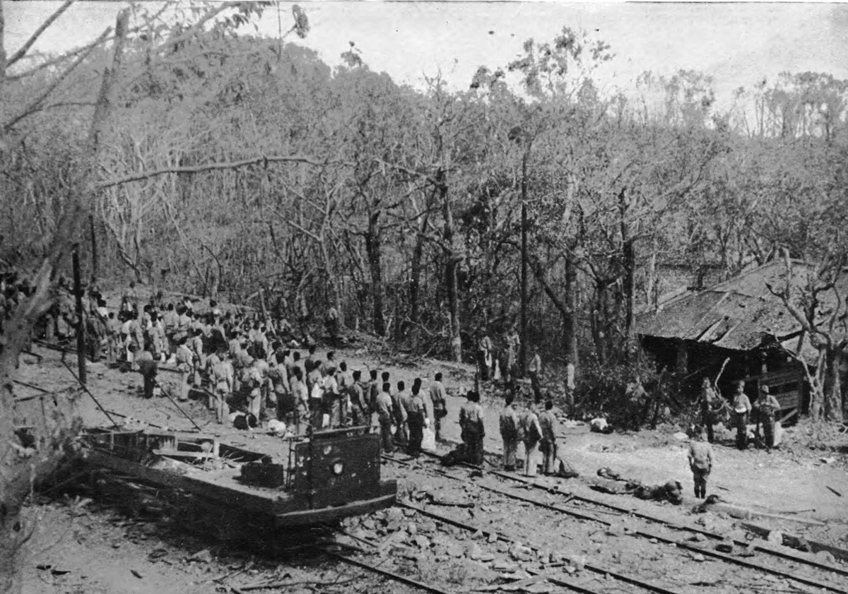 Vốn đã suy yếu từ trước, lực lượng Mỹ mất dần khả năng chống cự, và đến ngày 9/4/1942, Thiếu tướng Edward P. King Jr. đã đầu hàng quân Nhật, bất chấp mệnh lệnh tiếp tục chiến đấu của Tướng Douglas MacArthur.