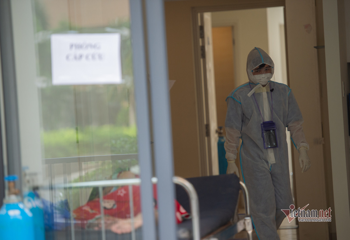 Phòng cấp cứu dành cho những bệnh nhân có triệu chứng để các y, bác sĩ tiện theo dõi.