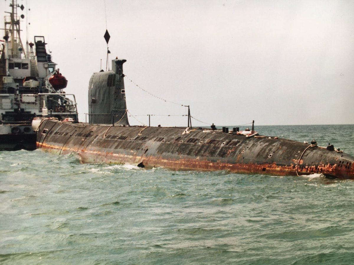 Vụ việc xảy ra với tàu ngầm B-37 (Б-37), là một tàu ngầm diesel thuộc Đề án 641 (lớp Foxtrot) thuộc Hạm đội Phương Bắc của Hải quân Liên Xô. Khi đó, một đám cháy bất ngờ bùng phát trong khoang chứa ngư lôi của con tàu.