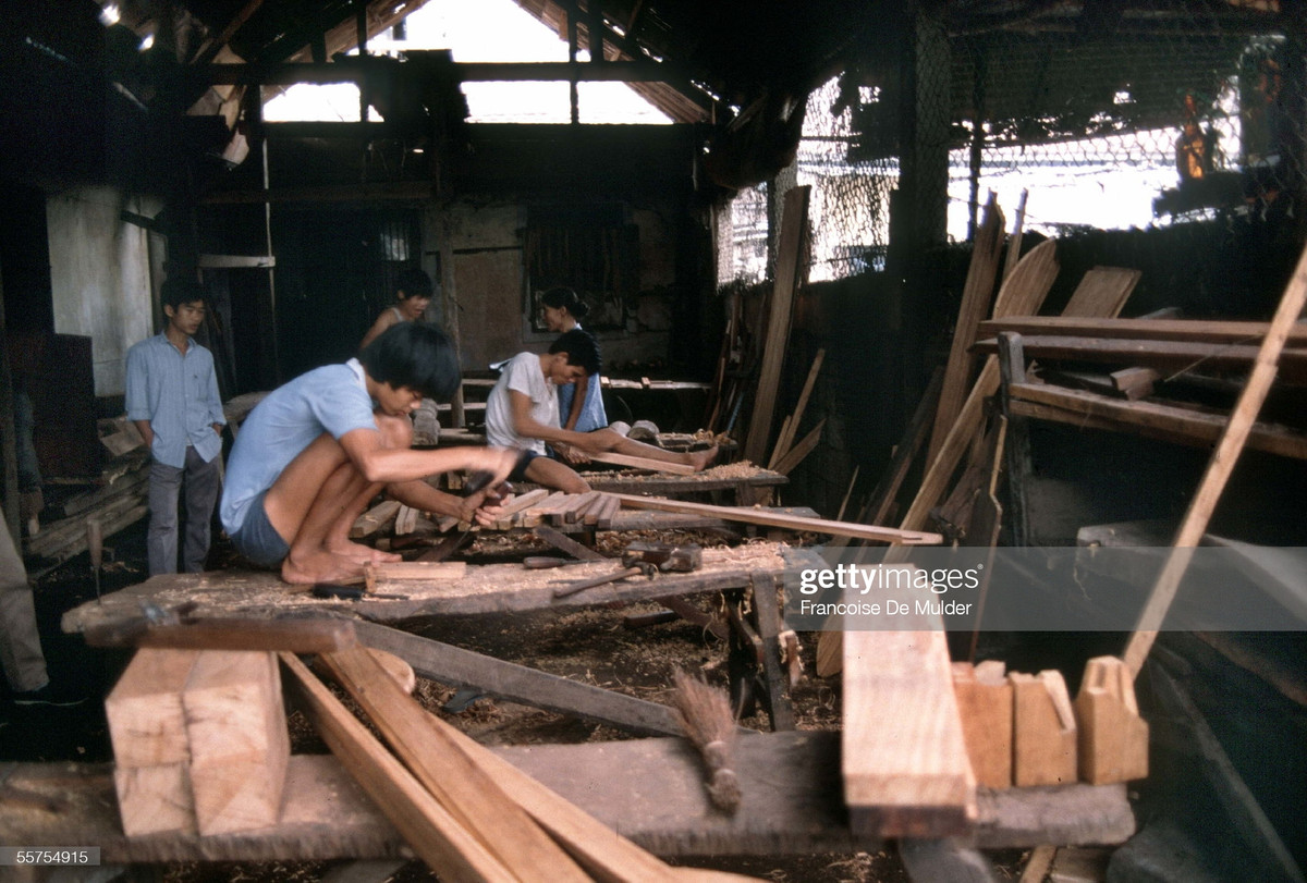 Trong một xưởng mộc ở đất Cố đô.
