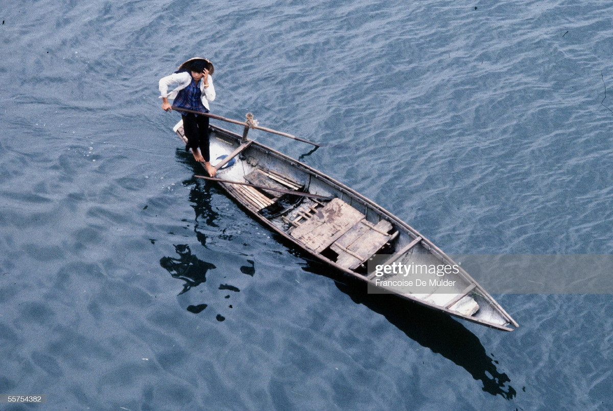 Người lái đò trên sông Hương.