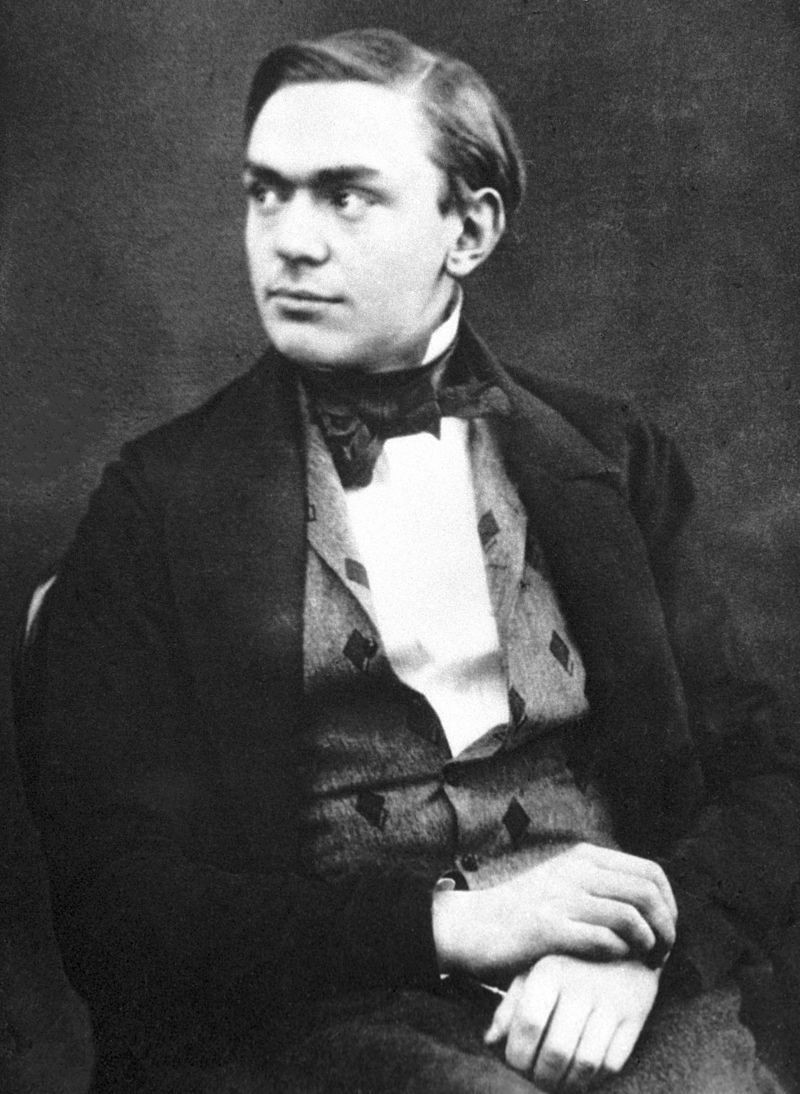 Năm 1850, Alfred Nobel được cha gửi ra nước ngoài để theo học ngành kỹ thuật hóa học. Sau những năm ở Đức, Pháp và Mỹ, ông cùng cha trở về Thụy Điển sau khi công ty gia đình phá sản.