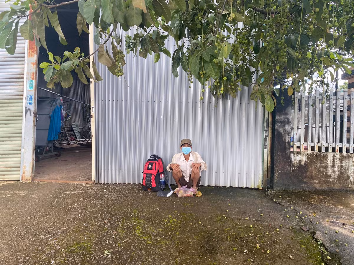 Nguoi dan ong di bo 16 ngay tu Dak Lak ve Binh Phuoc de tranh dich