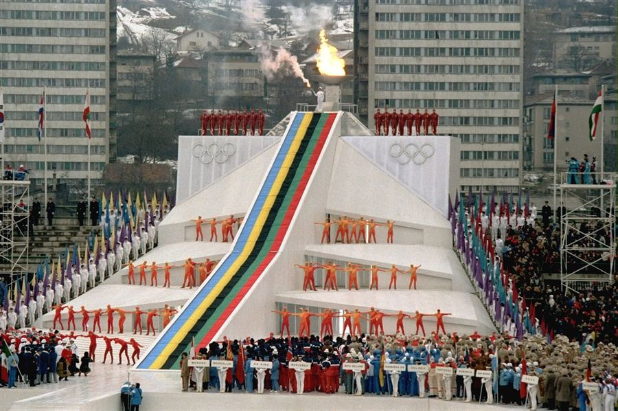 Sau khi Liên Xô đưa ra tuyên bố "tẩy chay" Olympic 1984, 13 nước có quan hệ thân thiết với quốc gia xã hội chủ nghĩa lớn nhất thế giới cũng đưa ra các thông báo tương tự và từ chối tham dự.