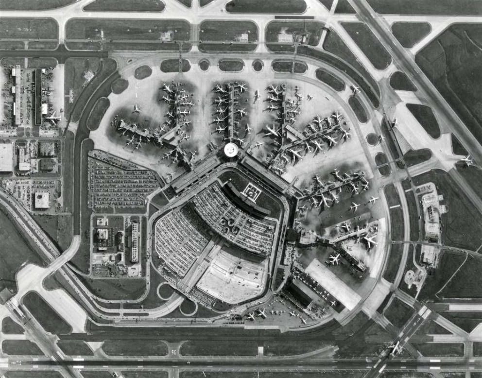 Sau khi chiến tranh kết thúc, vào năm 1949, giới chức thành phố Chicago đã đặt tên sân bay quốc tế O’Hare theo tên người phi công huyền thoại.