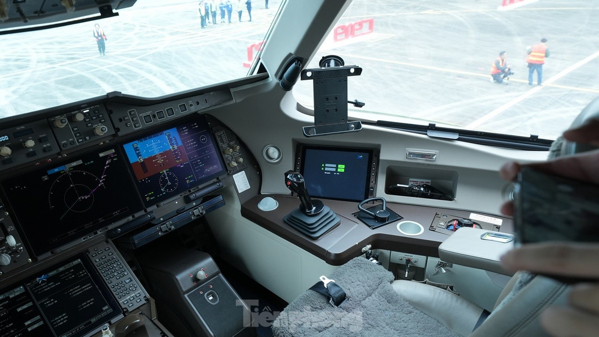 Hình ảnh khoang lái của máy bay C919 của COMAC - Trung Quốc.