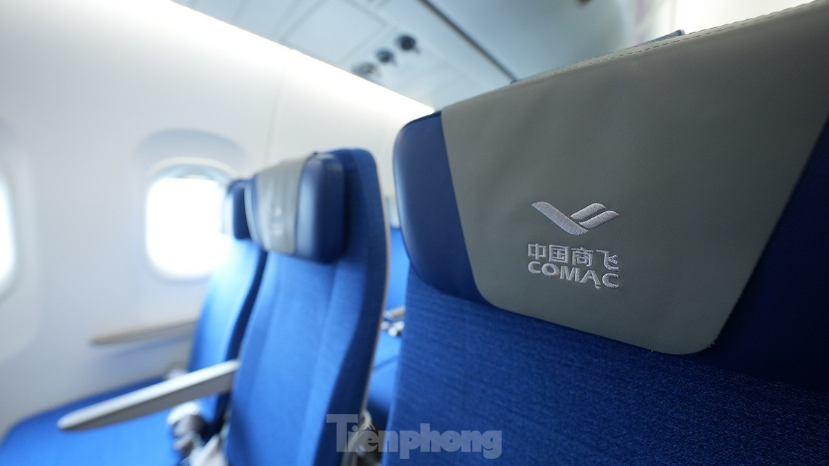 Một số hình ảnh nội thất cũng như chỗ ngồi hạng phổ thông của C919.