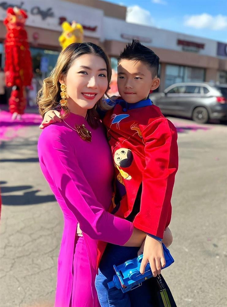 Ngoc Quyen ruc ro ao dai don Tet o troi Tay-Hinh-3