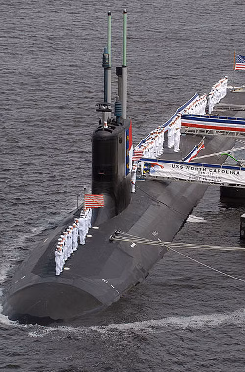 Cùng với tàu USS Michigan, tàu USS North Carolina cũng được triển khai ở vùng biển này từ cuối năm 2013 từ Trân Châu Cảng. Tàu USS North Carolina đã cập bến Changi (Singapore) để tiếp nhiên liệu và hậu cần 4 tháng trước tàu Michigan.